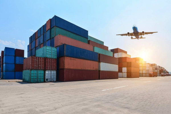 The Advantages of Shipping Containers for Haulage